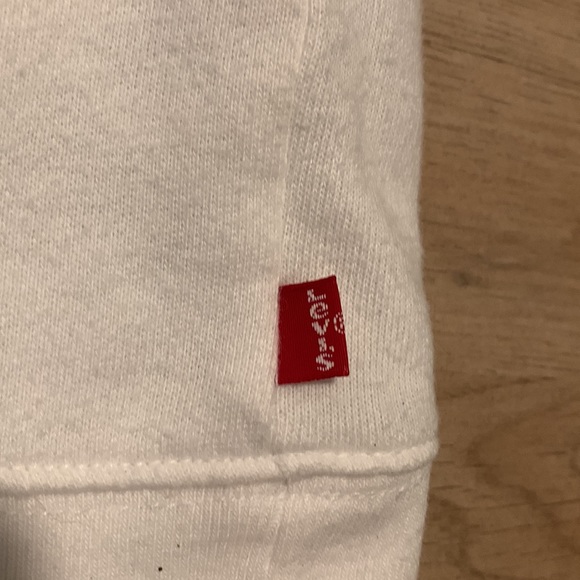 White Levi’s sweatshirt - Picture 3 of 8